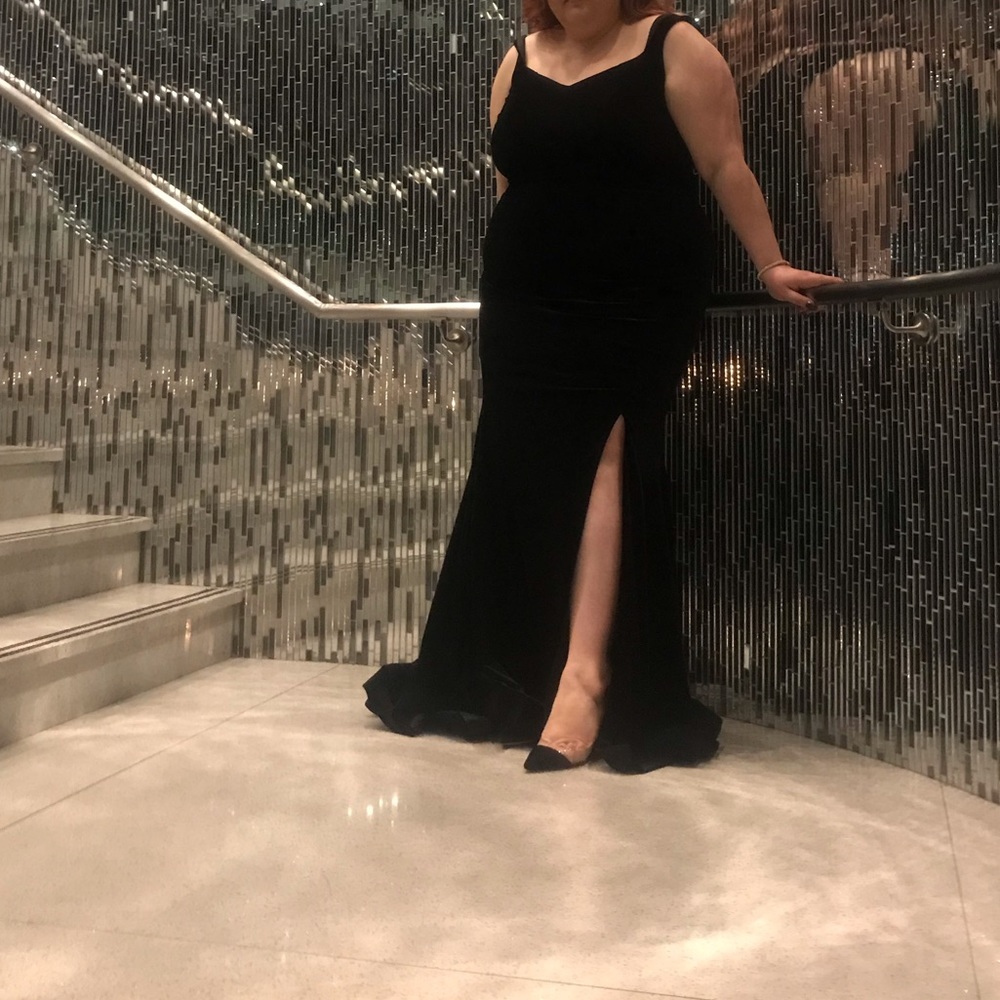 Black Jessica Angel velvet evening gown size 18